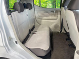 後部座席も気になるようなキズ・汚れやへたり等、大きなダメージはなく、良好な状態です。