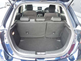 トランクには実用的なスペースが確保されております。