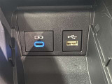 充電用USB端子付き。スマートフォンなどの充電に便利です。