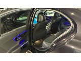 ドアハンドルには握りやすいグリップ形状が採用されています。万一の事故の際など、車内に残された乗員を救出する為、外部からドアを開けやすいようになっています。