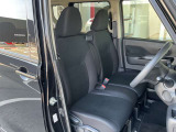 運転席も広々でゆったり気分で運転できます♪
