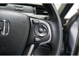 Hondaセンシングの機能のひとつ、アダプティブクルーズコントロール付!アクセルから足を離しても設定したスピードと前車との車間を保ち走行してくれます!車線維持もアシスト☆高速道路で疲労軽減ですね☆