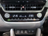左右独立温度コントロールフルオートエアコンです。運転席、助手席それぞれで独立して温度設定ができます。冷え性の方が乗っても安心ですね♪