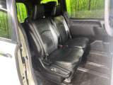 後部座席も気になるようなキズ・汚れやへたり等、大きなダメージはなく、良好な状態です。