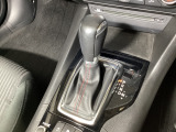 アクセルペダルを踏み込む量や速さに応じて変速パターンを最適制御し、人馬一体の運転感覚を発揮してくれる6速オートマ!