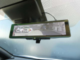 後席に荷物をタップリのせても視界を確保してくれちゃうスマート・ルームミラー♪