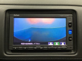 ギヤをR(バック)に入れるとナビの画面に後ろの映像が映るリアカメラ付です。後退時、コンディションが悪い視界でもカラーバックモニターがドライバーをサポートします。