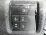 クリアランスソナー付き。ピッピッピとブザーでお知らせ!曲がり角や壁際に駐車する時に便利ですね♪