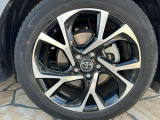 ボディースタイルにマッチした純正アルミホイールです!