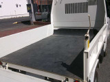 荷台はシート付