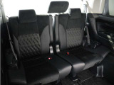 サードシートも広々とした空間をご用意しております!シートアレンジにて、快適スペースを作ることも可能となっております!アレンジパターンも豊富で、様々なシーンにご利用いただけます!