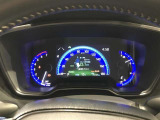 とっても見やすいメーターです。夜間時はラグジュアリーな気分にさせてくれる照明が魅力ですので、夜のドライブも楽しみになりますよ♪