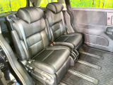 後部座席も気になるようなキズ・汚れやへたり等、大きなダメージはなく、良好な状態です。