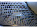英国のオーディオメーカーMERIDIAN Audioは、その優れたサウンドで高い評価を受けています。数々の受賞歴を誇る同社のサウンドシステムは、長年にわたる音響心理学の研究をもとに、リアルなサウンドを実現。