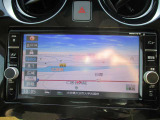 日産純正の地デジ対応ナビゲーションが装着されてます。