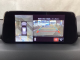 狭い場所での駐車やすれ違いなどでより的確な運転操作に役立つ360&deg;ビューモニターが装備されています。