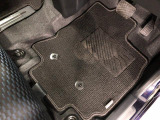 嬉しい純正フロアマット付き♪ 状態も良好です(^^♪