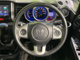 【純正革巻きステアリング】上質な革を使用することで、手にしっかり馴染みとても運転しやすいハンドルです♪