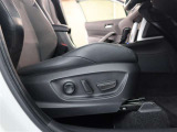 パワーシート搭載。微妙な調整が手軽にでき、ピッタリなポジションで運転することが可能です。