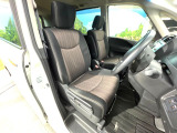 運転席シート廻りは使用感も少なく、良好な状態となっています。丁寧に使われていたことがよくわかりますね。