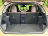 普段のお買い物や通勤、送迎等に十分な荷室スペースを確保しております。セカンドシートを倒すと、大きな荷物の積載も可能です♪