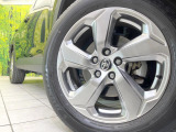 【純正18インチアルミホイール】外観にマッチした純正アルミホイールを装着しております。各種社外アルミホイールや、スタッドレスタイヤも取扱いしております。是非ご相談ください♪