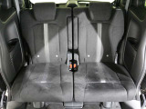 後部座席もゆったり座れます。