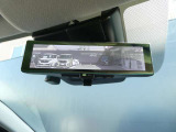 後席に荷物をタップリのせても視界を確保してくれちゃうスマート・ルームミラー♪