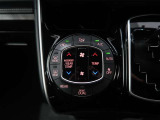 左右独立温度コントロールフルオートエアコンです。運転席、助手席それぞれで独立して温度設定ができます。冷え性の方が乗っても安心ですね♪