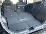 リヤシートを全て倒せばさらに荷物が積めますよ。