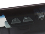 ステレオカメラとソナーセンサーが歩行者や先行車、障害物などのさまざまな情報を的確に捉え、運転者に注意を促したり、緊急ブレーキを作動。多彩な安全機能があなたのドライブをアシストするスマートアシスト付です