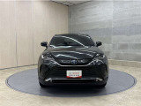 お車購入のポイントとなるフロントマスクです!シャープな目つきが印象的なデザインのヘッドランプです。