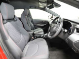 ゆったり室内で運転もしやすいです♪使い勝手の良い配置も考えられています!!
