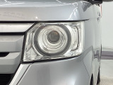 LEDヘッドライトは、点灯の瞬間から最大光量を発揮し、突然暗くなるトンネルなどでの安定感を高めます。