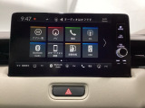 HondaCONNECT対応の便利なナビディスプレー。お持ちのスマートフォンと連携して、ナビやBluetoothでの音楽再生が可能です。デザインはもちろん、操作性も良好です。
