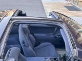 Tバールーフです。オープンを楽しみながら、車体剛性の低下を最小限にしています。