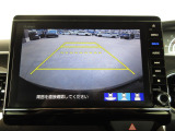 バックカメラの画像です。ガイドラインがスムースな車庫入れをサポートいたします!車庫入れの安心感がアップしますね☆