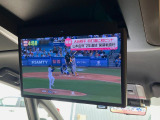 【フリップダウンモニター】大画面モニターで後席でもエンタメをお楽しみいただけます。小さなお子様にも大人気の装備です♪