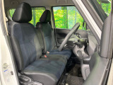 運転席シート廻りは使用感も少なく、良好な状態となっています。丁寧に使われていたことがよくわかりますね。後部座席も気になるようなキズ・汚れやへたり等、大きなダメージはなく、良好な状態です。