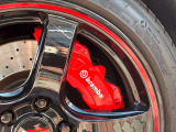 【ブレンボ製キャリパー】ハイパワー車両には強力なブレーキが必須!世界のスーパーカーにも採用されるイタリアの高級メーカー「ブレンボ」を装着!色鮮やかなキャリパーがスポーティな印象を引き立てます♪