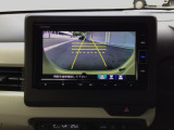 【バックカメラ】運転が苦手な方も車庫入れラクラクです!ギアをリバースに入れれば自動的に切り換わりますので、面倒な操作は不要です♪狭い駐車場もお車を傷つけず安心ですね!