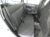 後部座席も当然、綺麗・清潔に仕上げております。内装の綺麗なお車は気持ちが良いですね。