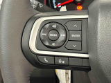 ナビゲーションやオーディオなどを取り付けた場合にはその操作がハンドルの手元でできるステアリングスイッチが付いてます