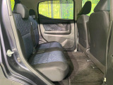 後部座席も気になるようなキズ・汚れやへたり等、大きなダメージはなく、良好な状態です。