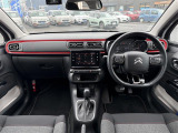 フランス車ならではのオシャレな内装がオススメです!