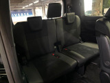 3列目シートはもちろん状態良好☆大人でもゆったりと座って頂けますので、大人数でのお出かけもラクラクです♪ご家族で、気の知れた仲間で、ドライブに行くのが楽しみですね♪