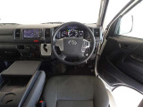 視界良好、操作しやすい運転席です。