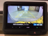 バックをするとき自動でリアの様子が映る『リアカメラ』付き! 画面で確認しながらバックが出来るので駐車の時も安心です。