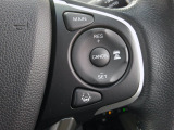 ハンドル右側にはクルーズコントロールのスイッチが装備され運転中の操作も安心して行えます!