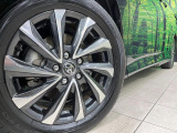 【純正17インチアルミホイール】外観にマッチした純正アルミホイールを装着しております。各種社外アルミホイールや、スタッドレスタイヤも取扱いしております。是非ご相談ください♪